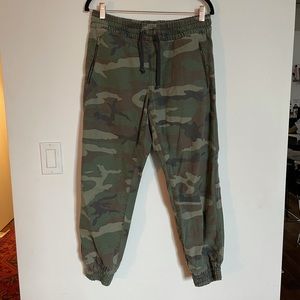 SOLD - ARITZIA TNA camo jogger